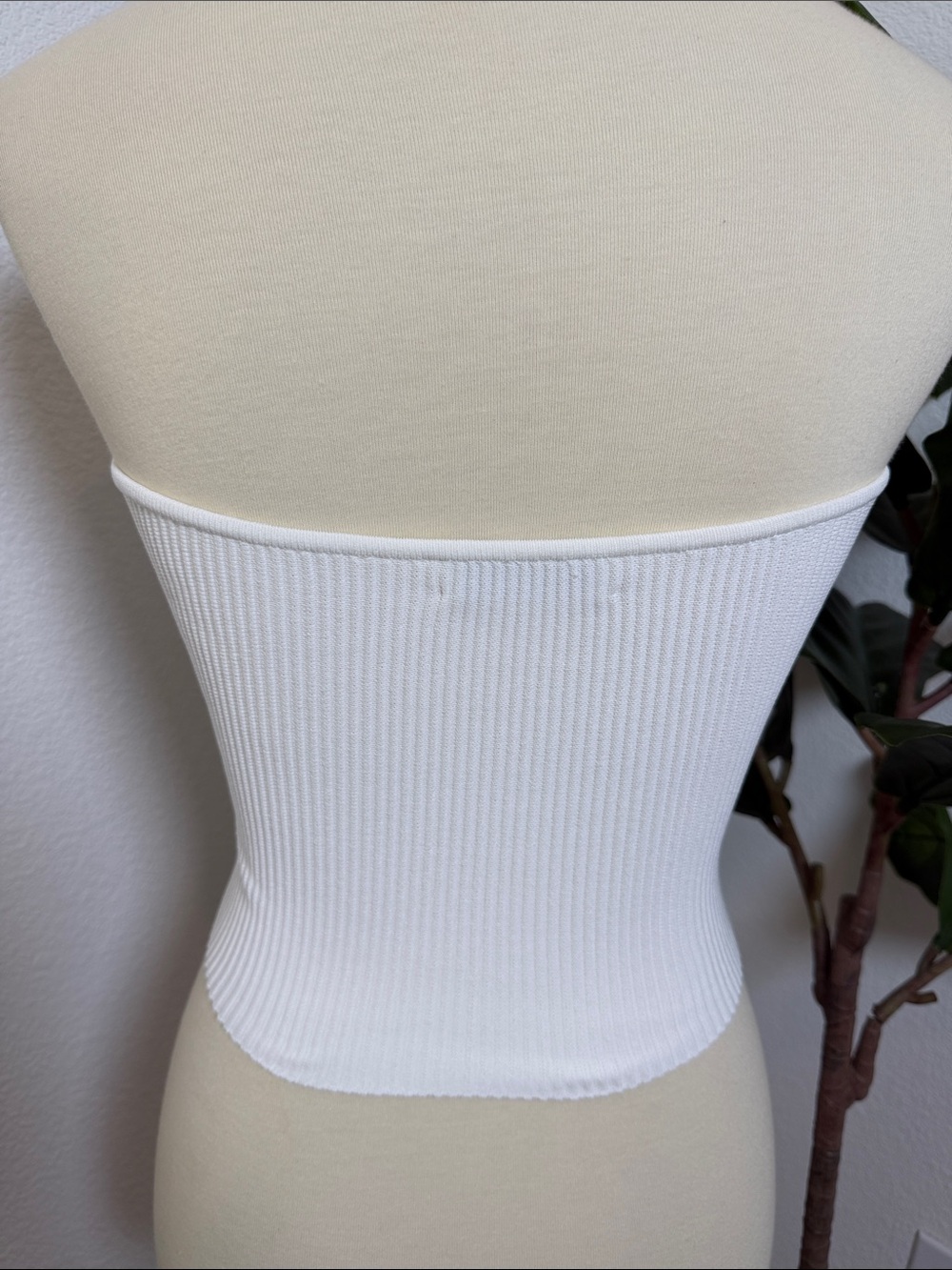 Aritzia Ribbed Strapless Tube Top - Picture 4 of 7
